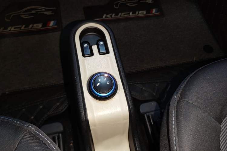 Used Wuling Hongguang MINIEV 2020 Freedom Version Lithium Iron Phosphate Gear Lever