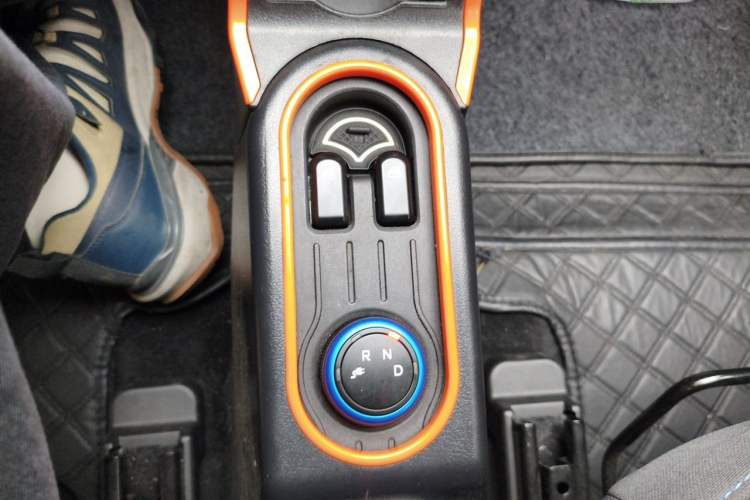 Used Wuling Hongguang MINIEV 2020 Enjoyment Model Lithium Iron Phosphate Gear Lever