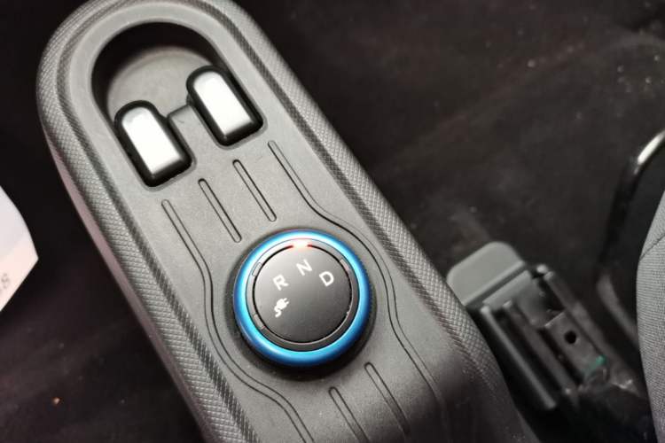 Used Wuling Hongguang MINIEV 2020 Easy Version Lithium-Ion Battery Gear Lever