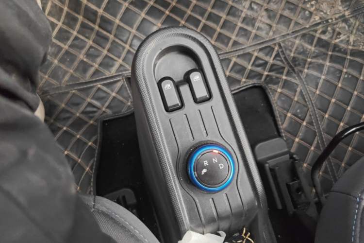 Used Wuling Hongguang MINIEV 2020 Freedom Version Lithium Iron Phosphate Gear Lever