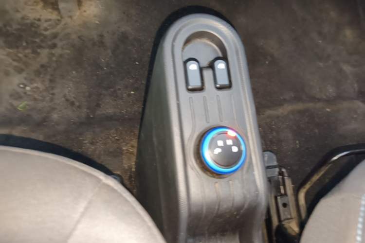 Used Wuling Hongguang MINIEV 2020 Enjoyment Model Lithium Iron Phosphate Gear Lever