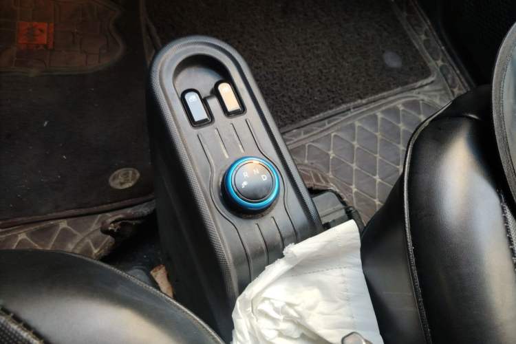 Used Wuling Hongguang MINIEV 2020 Easy Version Lithium-Ion Battery Gear Lever