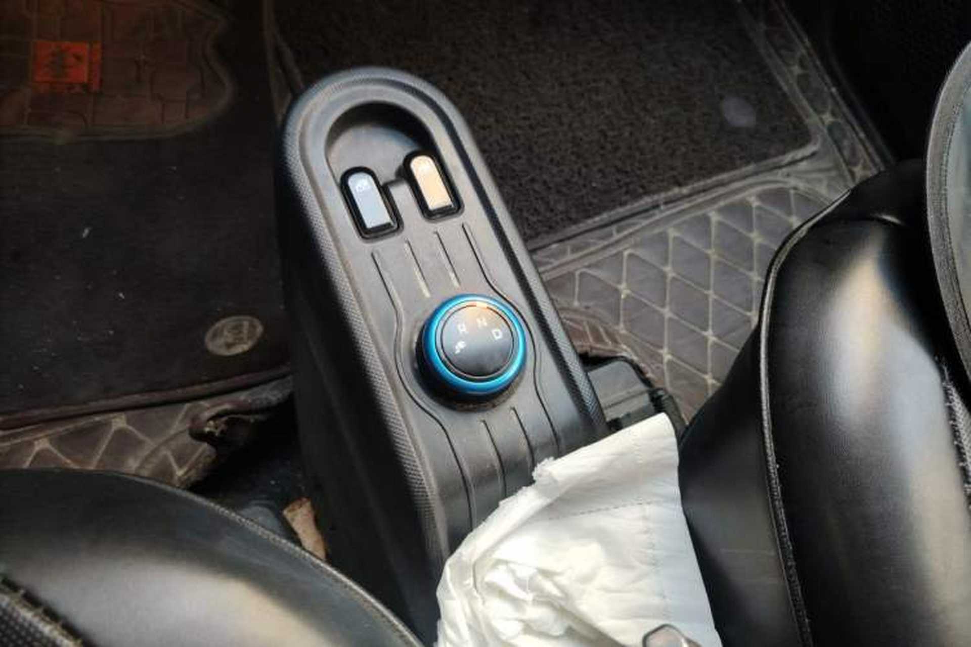 Used Wuling Hongguang MINIEV 2020 Easy Version Lithium-Ion Battery Gear Lever