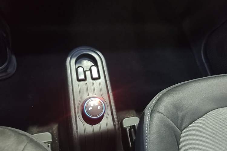 Used Wuling Hongguang MINIEV 2020 Enjoyment Model Lithium Iron Phosphate Gear Lever