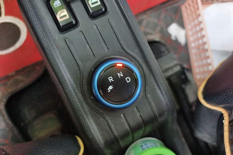 Used Wuling Hongguang MINIEV 2020 Enjoyment Model Lithium Iron Phosphate Gear Lever