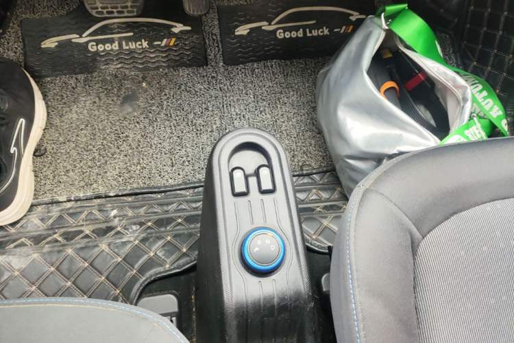 Used Wuling Hongguang MINIEV 2020 Zizai Version Lithium-NMC Gear Lever