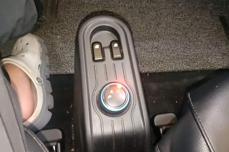 Used Wuling Hongguang MINIEV 2020 Enjoyment Model Lithium Iron Phosphate Gear Lever