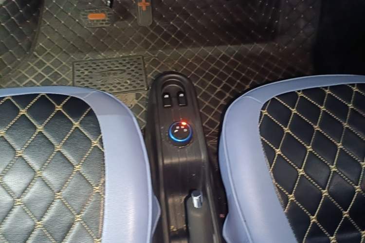 Used Wuling Hongguang MINIEV 2020 Zizai Version Lithium-NMC Gear Lever