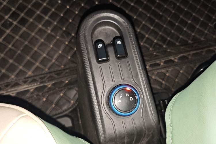 Used Wuling Hongguang MINIEV 2020 Enjoy Edition Lithium-Ion Battery Gear Lever