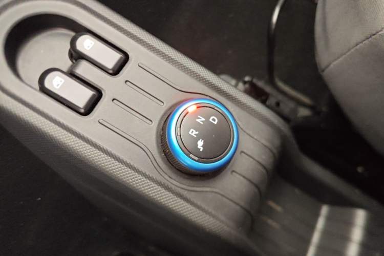 Used Wuling Hongguang MINIEV 2020 Easy Version Lithium-Ion Battery Gear Lever