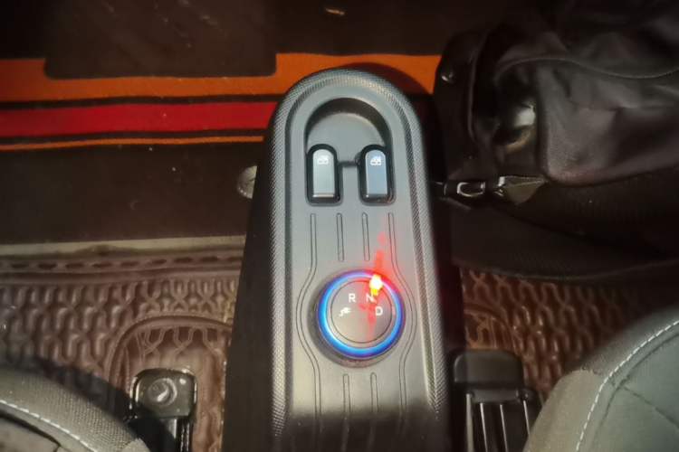 Used Wuling Hongguang MINIEV 2020 Enjoyment Model Lithium Iron Phosphate Gear Lever