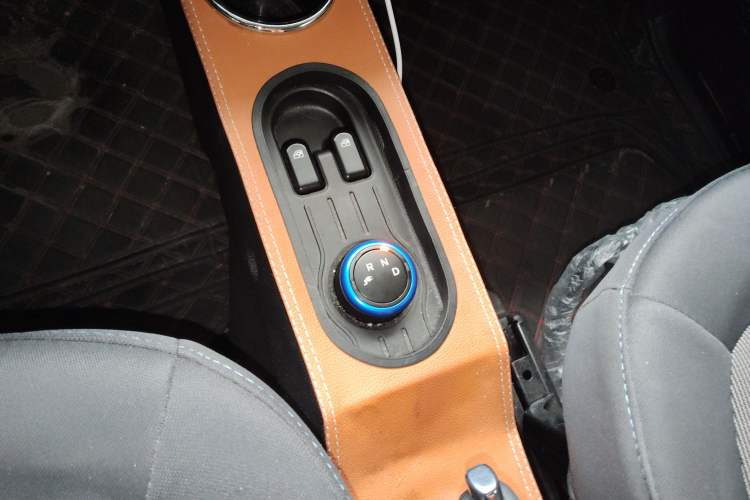 Used Wuling Hongguang MINIEV 2020 Freedom Version Lithium Iron Phosphate Gear Lever
