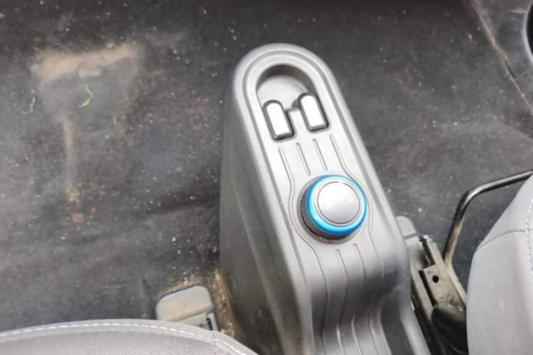 Used Wuling Hongguang MINIEV 2020 Enjoyment Model Lithium Iron Phosphate Gear Lever