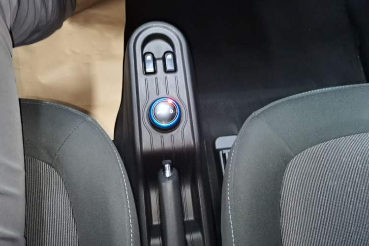Used Wuling Hongguang MINIEV 2020 Enjoyment Model Lithium Iron Phosphate Gear Lever