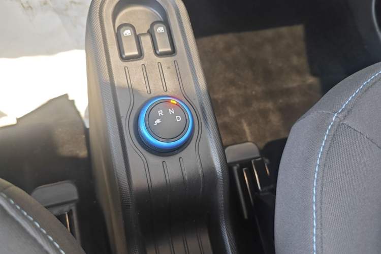 Used Wuling Hongguang MINIEV 2020 Easy Version Lithium-Ion Battery Gear Lever