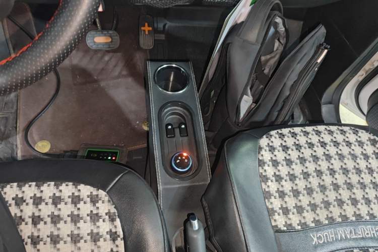 Used Wuling Hongguang MINIEV 2020 Enjoyment Model Lithium Iron Phosphate Gear Lever