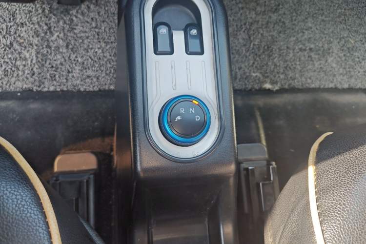 Used Wuling Hongguang MINIEV 2020 Zizai Version Lithium-NMC Gear Lever