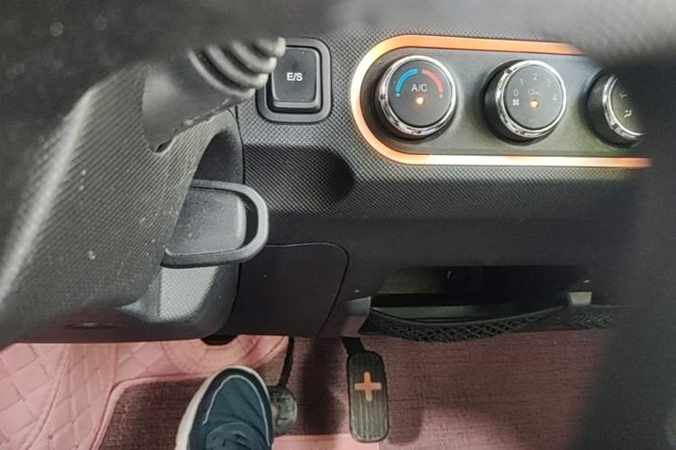 Used Wuling Hongguang MINIEV 2020 Enjoyment Model Lithium Iron Phosphate Interior 1