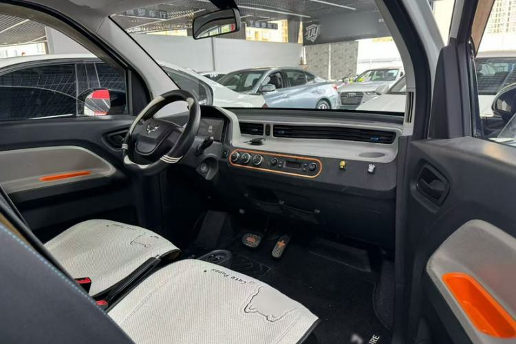 Used Wuling Hongguang MINIEV 2020 Zizai Version Lithium-NMC Interior 1