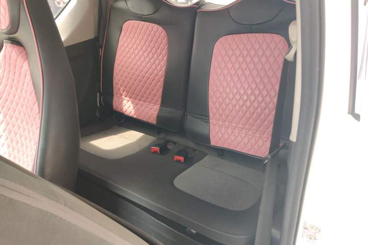 Used Wuling Hongguang MINIEV 2020 Enjoyment Model Lithium Iron Phosphate Interior 1