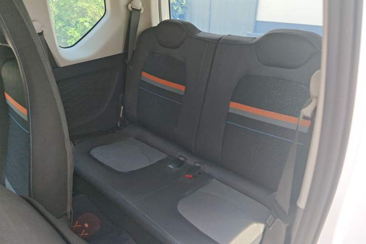 Used Wuling Hongguang MINIEV 2020 Enjoyment Model Lithium Iron Phosphate Interior 2