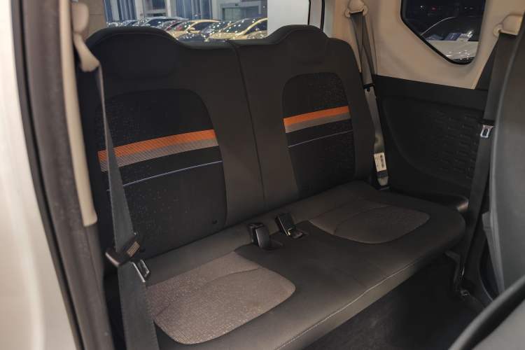 Used Wuling Hongguang MINIEV 2020 Enjoyment Model Lithium Iron Phosphate Interior 2