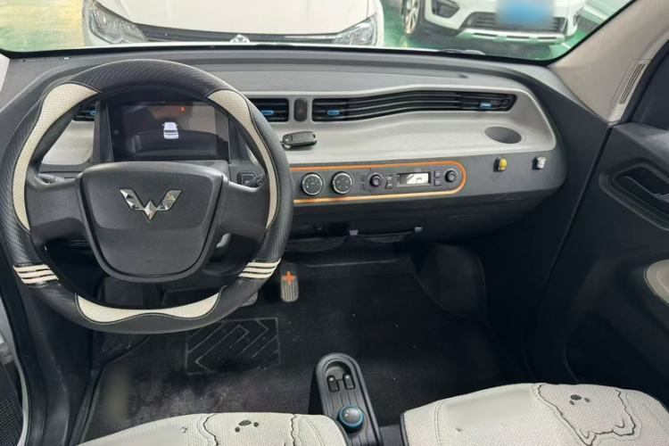 Used Wuling Hongguang MINIEV 2020 Zizai Version Lithium-NMC Interior 2