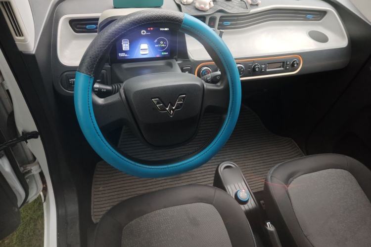 Used Wuling Hongguang MINIEV 2020 Enjoyment Model Lithium Iron Phosphate Interior 2