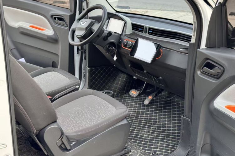 Used Wuling Hongguang MINIEV 2020 Zizai Version Lithium-NMC Interior 2