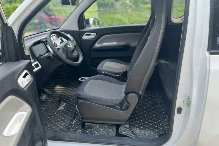 Used Wuling Hongguang MINIEV 2020 Enjoyment Model Lithium Iron Phosphate Interior 3
