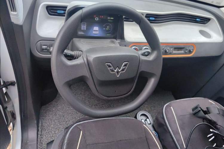 Used Wuling Hongguang MINIEV 2020 Zizai Version Lithium-NMC Interior 3