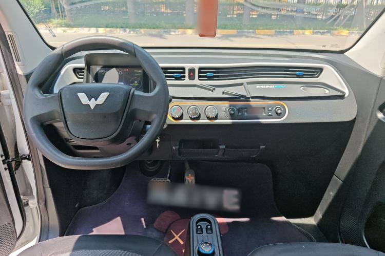 Used Wuling Hongguang MINIEV 2020 Enjoyment Model Lithium Iron Phosphate Interior 3