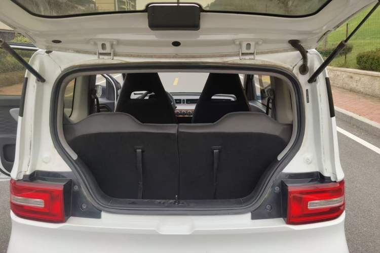 Used Wuling Hongguang MINIEV 2020 Enjoyment Model Lithium Iron Phosphate Interior 3