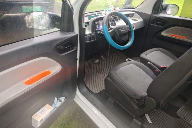 Used Wuling Hongguang MINIEV 2020 Enjoyment Model Lithium Iron Phosphate Interior 3