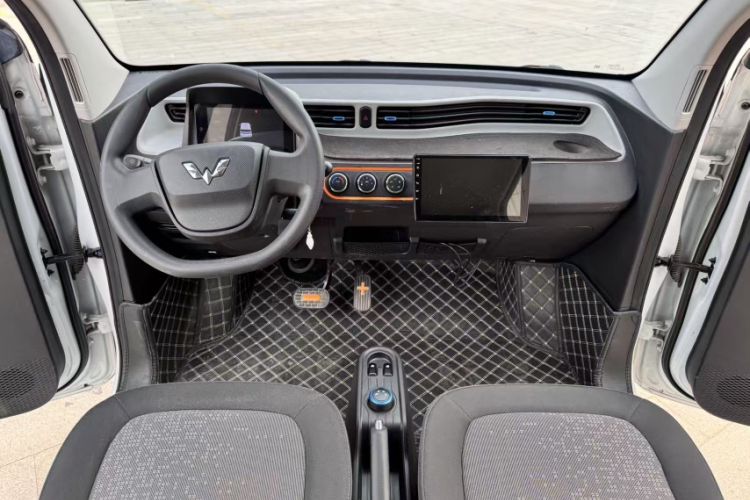 Used Wuling Hongguang MINIEV 2020 Zizai Version Lithium-NMC Interior 3