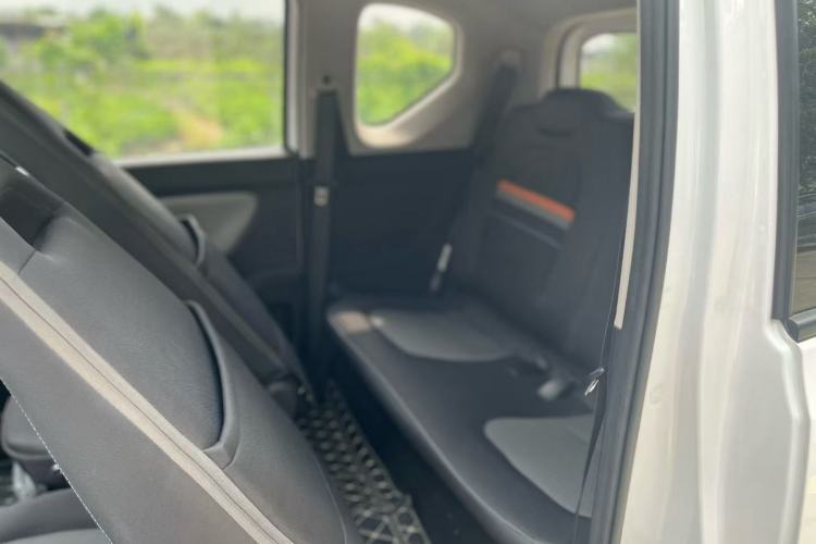 Used Wuling Hongguang MINIEV 2020 Enjoyment Model Lithium Iron Phosphate Interior 4