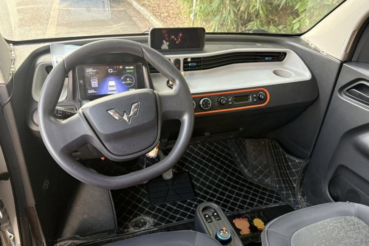 Used Wuling Hongguang MINIEV 2020 Enjoyment Model Lithium Iron Phosphate Interior 4