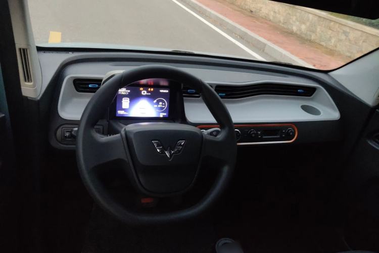 Used Wuling Hongguang MINIEV 2020 Enjoyment Model Lithium Iron Phosphate Interior 4