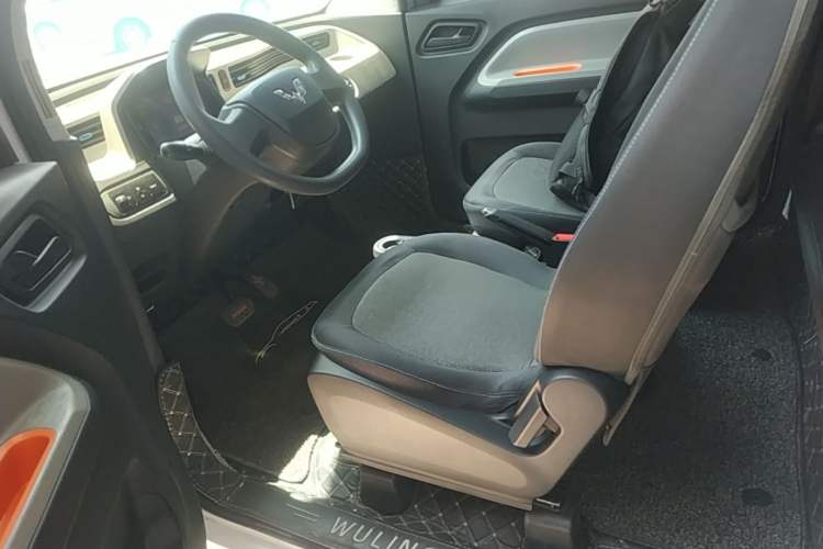Used Wuling Hongguang MINIEV 2020 Enjoyment Model Lithium Iron Phosphate Left Front Seat