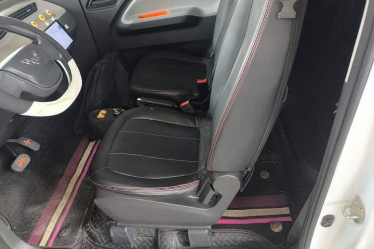 Used Wuling Hongguang MINIEV 2020 Freedom Version Lithium Iron Phosphate Left Front Seat
