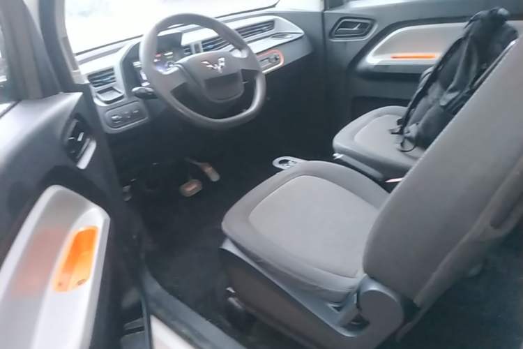 Used Wuling Hongguang MINIEV 2020 Enjoyment Model Lithium Iron Phosphate Left Front Seat