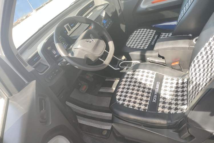 Used Wuling Hongguang MINIEV 2020 Freedom Version Lithium Iron Phosphate Left Front Seat