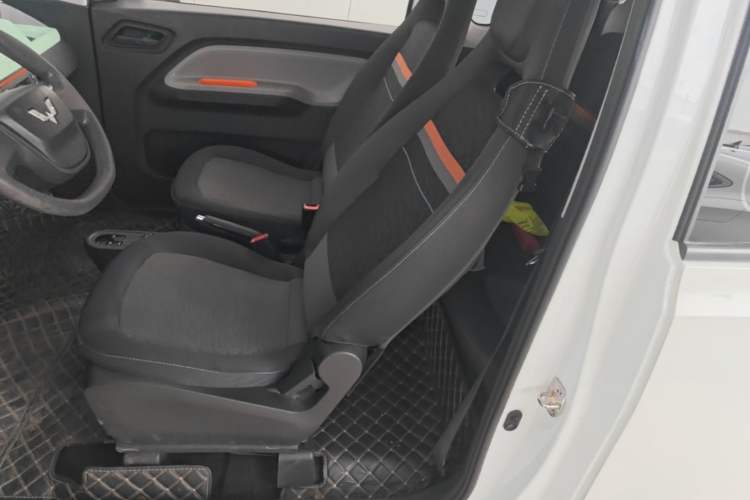 Used Wuling Hongguang MINIEV 2020 Freedom Version Lithium Iron Phosphate Left Front Seat