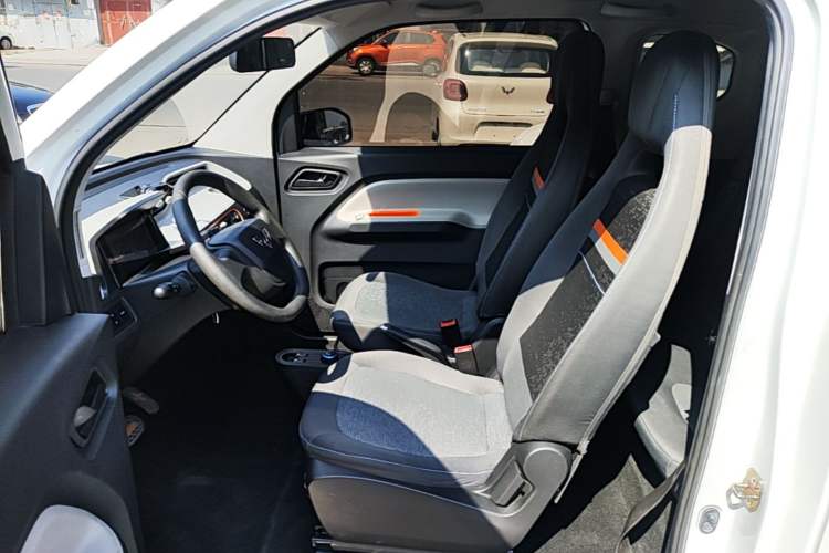 Used Wuling Hongguang MINIEV 2020 Freedom Version Lithium Iron Phosphate Left Front Seat