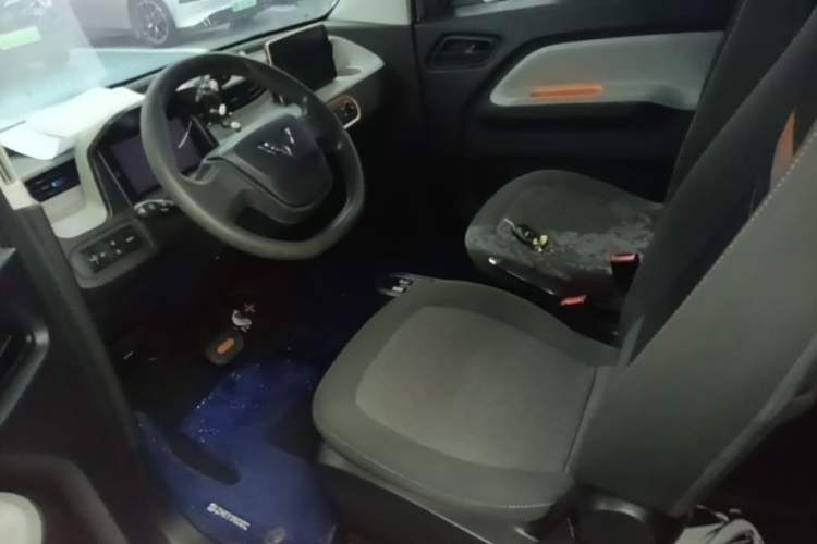 Used Wuling Hongguang MINIEV 2020 Enjoyment Model Lithium Iron Phosphate Left Front Seat