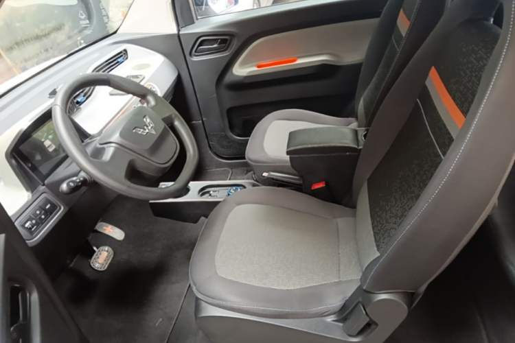 Used Wuling Hongguang MINIEV 2020 Freedom Version Lithium Iron Phosphate Left Front Seat