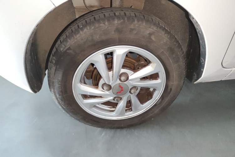 Used Wuling Hongguang MINIEV 2020 Freedom Version Lithium Iron Phosphate Left Front Wheel Hub