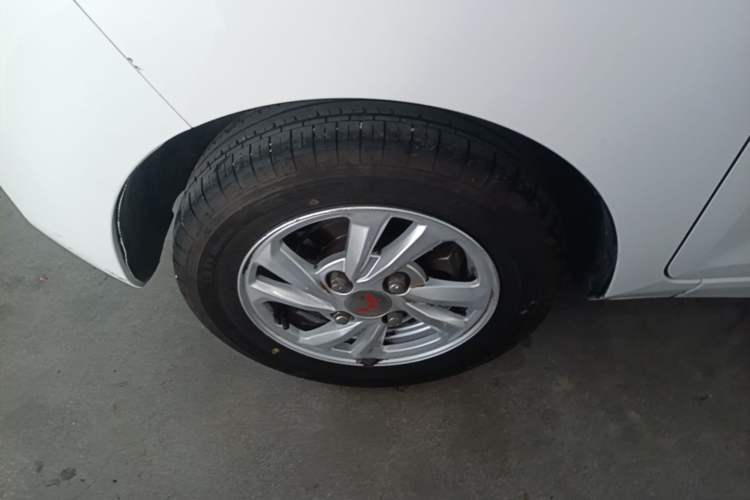 Used Wuling Hongguang MINIEV 2020 Freedom Version Lithium Iron Phosphate Left Front Wheel Hub
