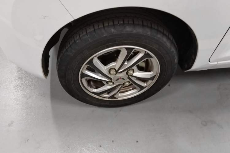 Used Wuling Hongguang MINIEV 2020 Easy Version Lithium-Ion Battery Left Front Wheel Hub