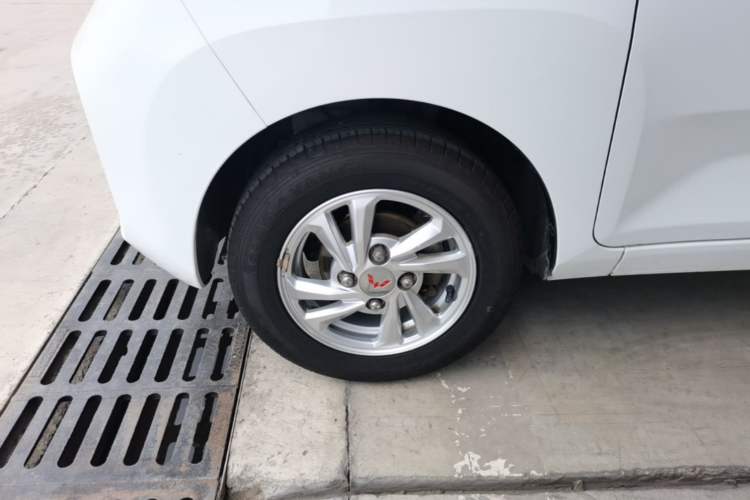 Used Wuling Hongguang MINIEV 2020 Easy Version Lithium-Ion Battery Left Front Wheel Hub